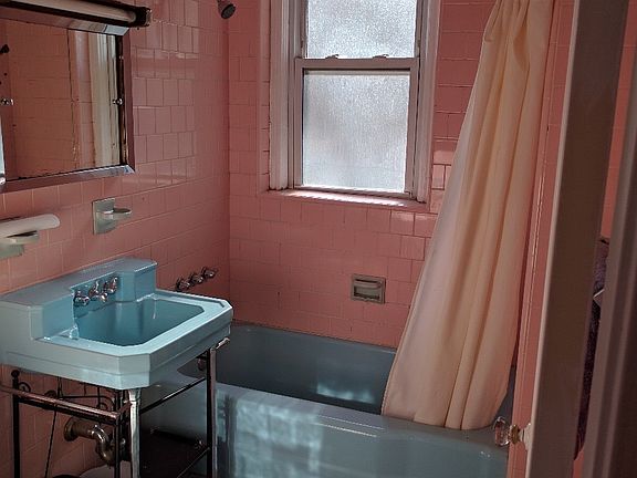 5th image of 211 Saint Paul St #15DC