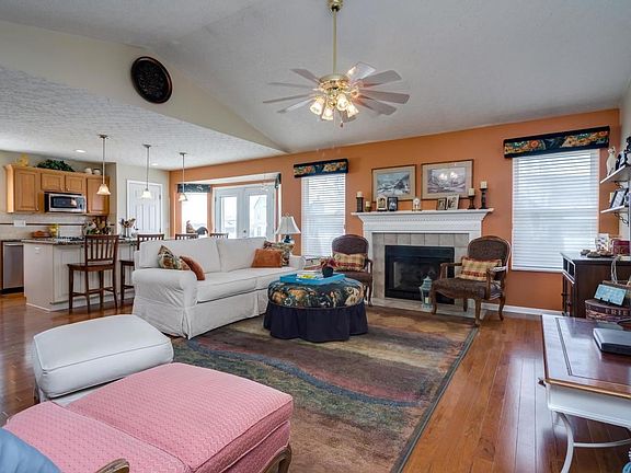 4th image of 204 Fox Hall Dr