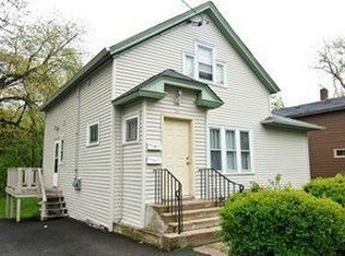 27 N Park Ave, Waukegan, IL 60085