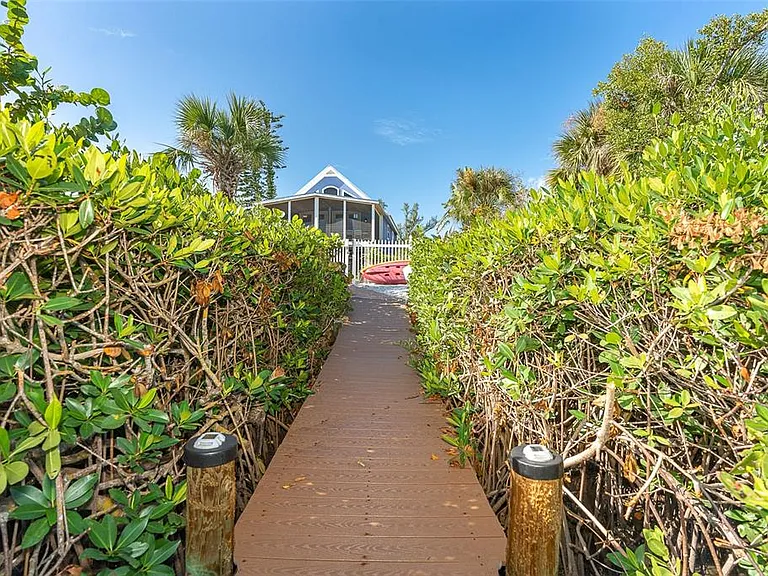 210 Bocilla Dr — Photo 57