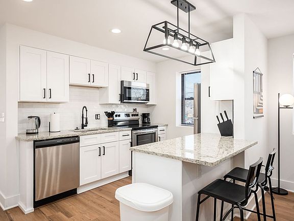 2nd image of 1656 E Livingston Ave #9