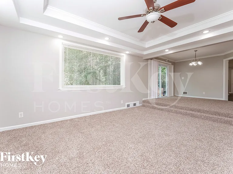3393 Woods Dr — Photo 4