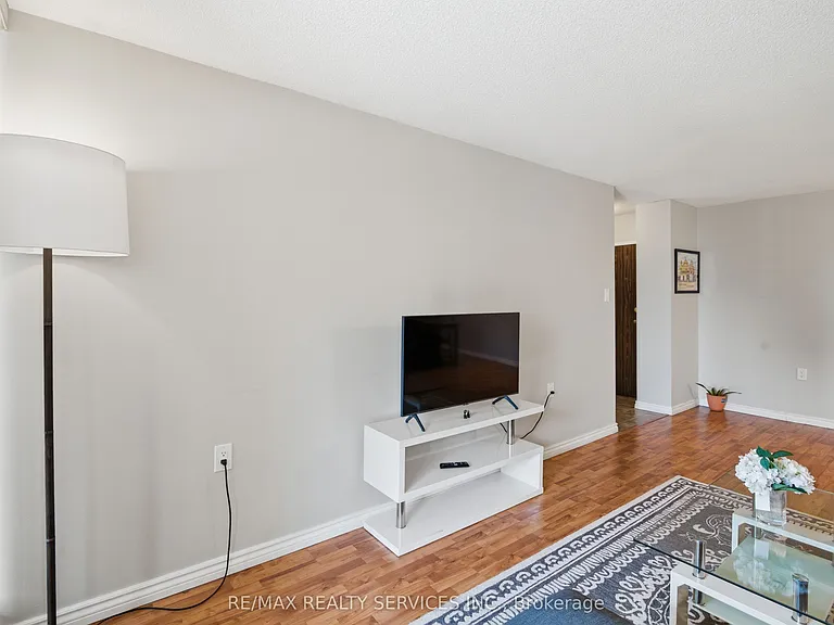 18 Knightsbridge Rd #304 — Photo 13