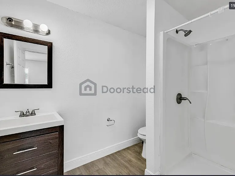 921 Penfield St #B — Photo 1