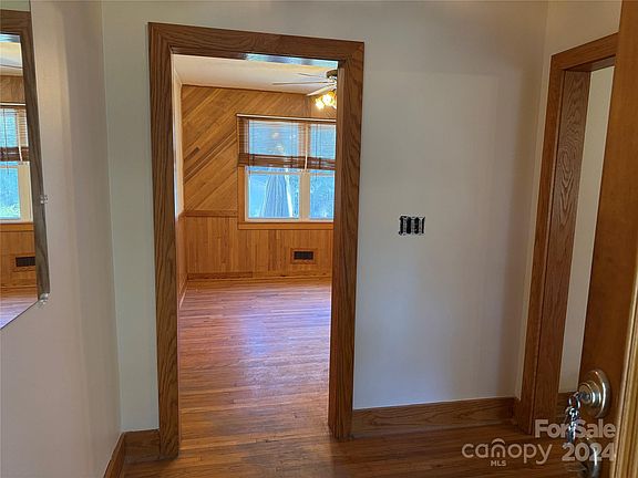 5th image of 1048 Old Modena St