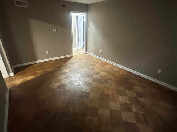4th image of 1422 Abernathy Rd