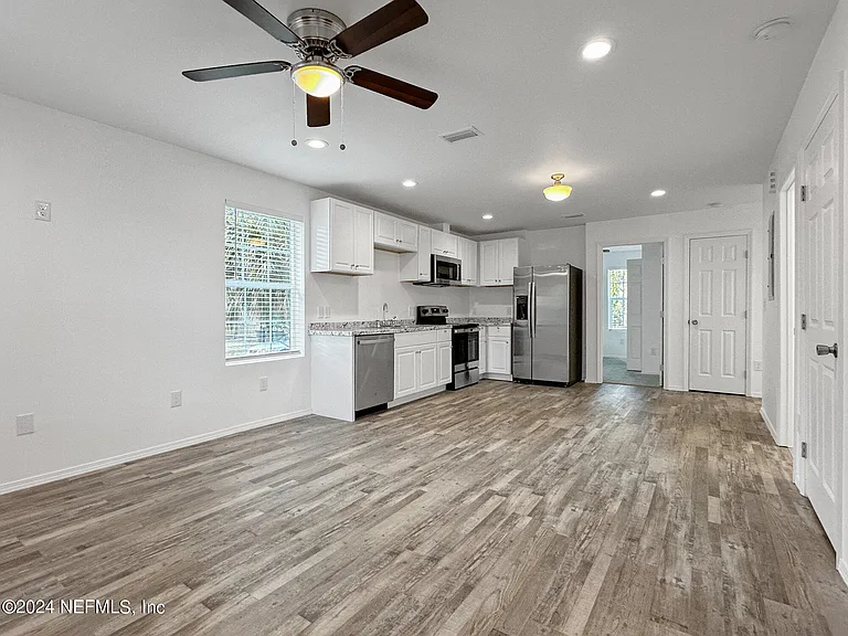 2220 Flesher Ave — Photo 6