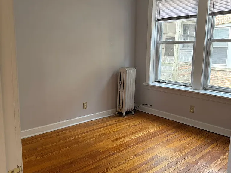 1942 W Montrose Ave #1 — Photo 3