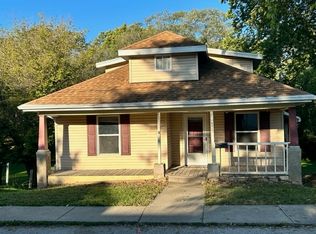 322 B St, Charleston, IL 61920