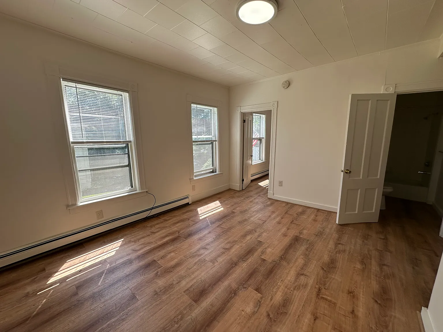 1 bed, 350 sqft, $1,600 — Photo 4