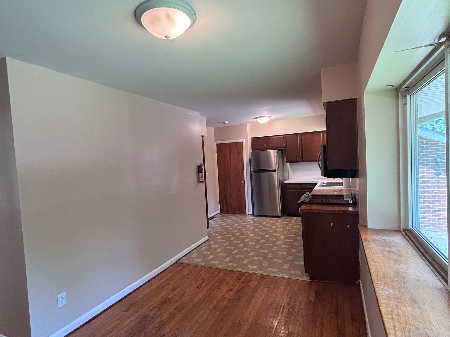 3 bed, 1250 sqft, $2,200 — Photo 4