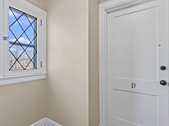 2nd image of 1377 Northwest Blvd #D