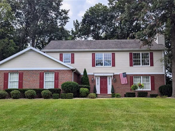 2 Deerfield Ln, Charleston, IL 61920