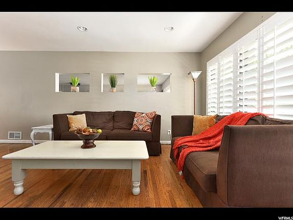 4th image of 2833 E Wilshire Dr