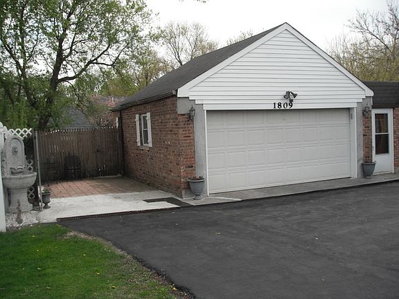 4th image of 1809 W 55th St