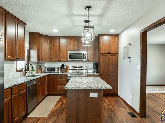 5th image of 5130 NW Kendall Dr