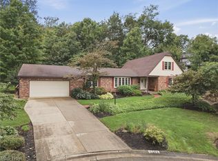 2500 Treetop Cir NE, Canton, OH 44705