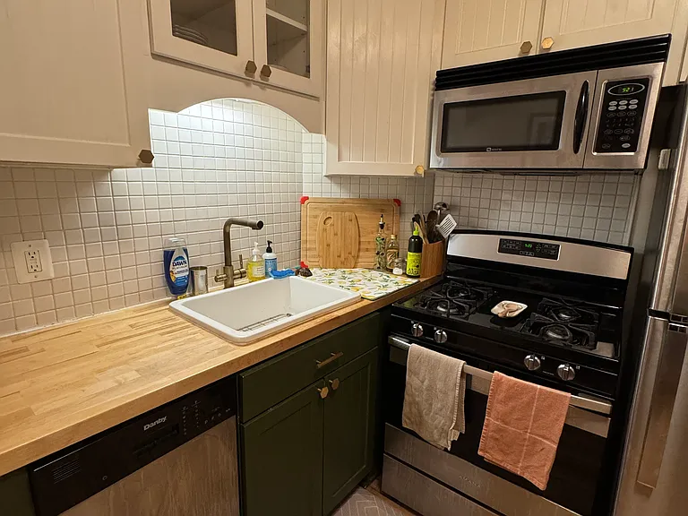2325 Grand Ave S #207 — Photo 7