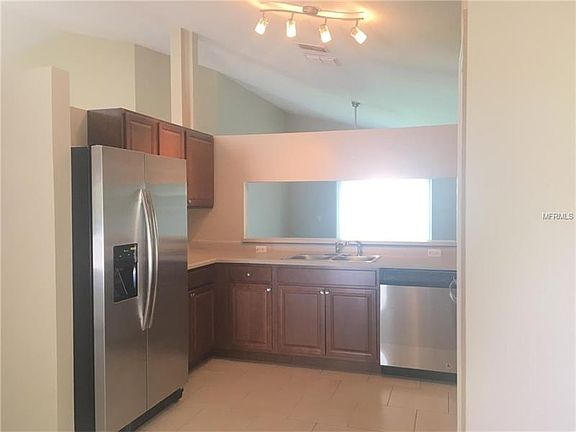5th image of 615 Cotulla Dr