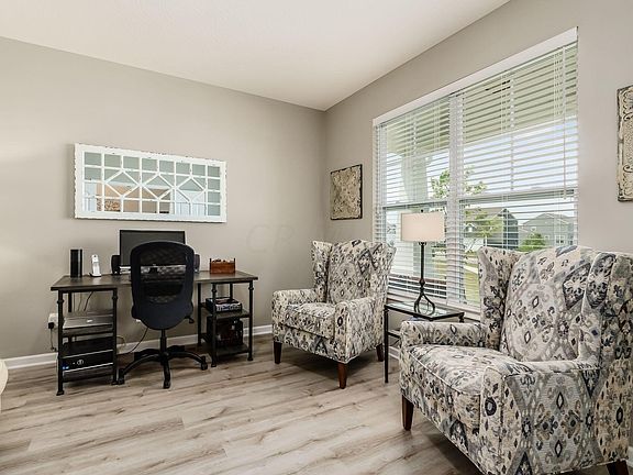 5th image of 819 Forest Edge Dr