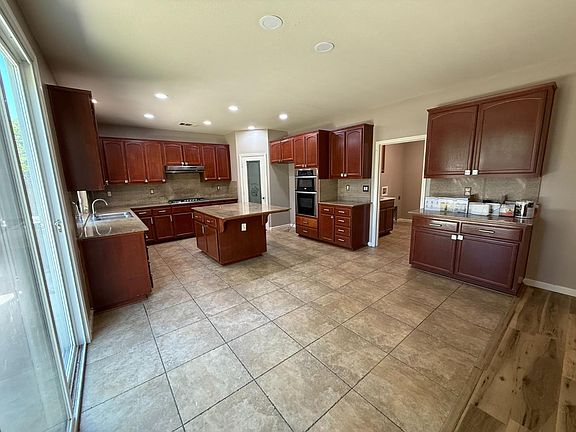 5th image of 1001 La Paloma St