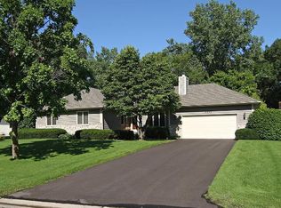 2935 Pilgrim Ln N, Plymouth, MN 55441