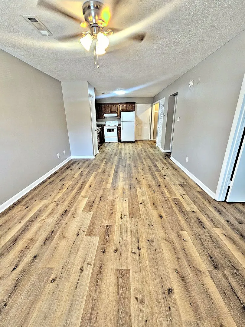 (MER-1) Cedar Lake Garden Apartments — Photo 4