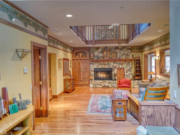 352 Cedar Ridge Dr, Lake Arrowhead, CA 92352