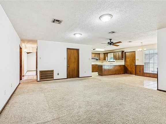 5th image of 823 2nd Ave