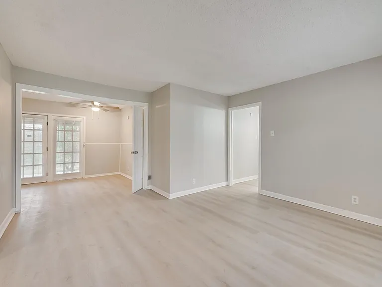 12118 Oberlin Dr — Photo 4