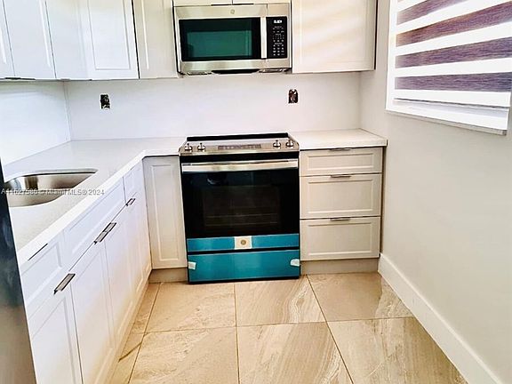 3rd image of 9180 Fontainebleau Blvd APT 404