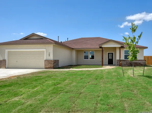 108 Growers Ave, Poteet, TX 78065