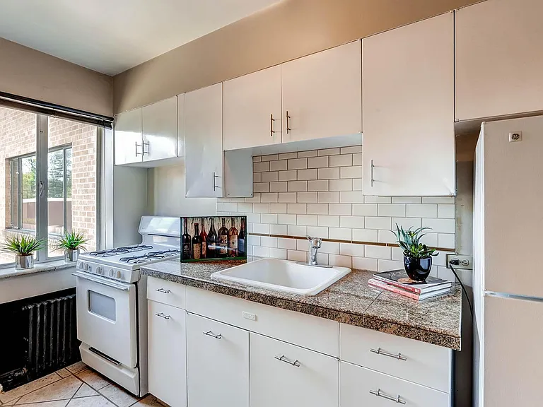 1160 N Birch St #34 — Photo 11