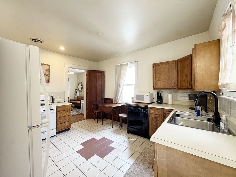 1st image of 116 Field St