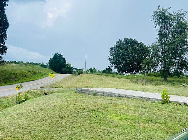 2nd image of Rabbit Ridge Rd