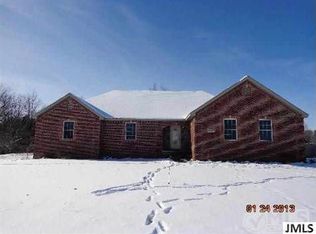 1412 Willow Dr, Jackson, MI 49201