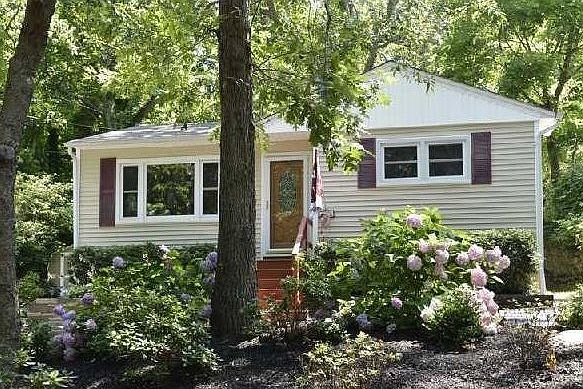 2nd image of 17 Aspen Rd