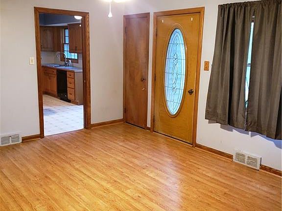 2nd image of 3077 Pleasant St