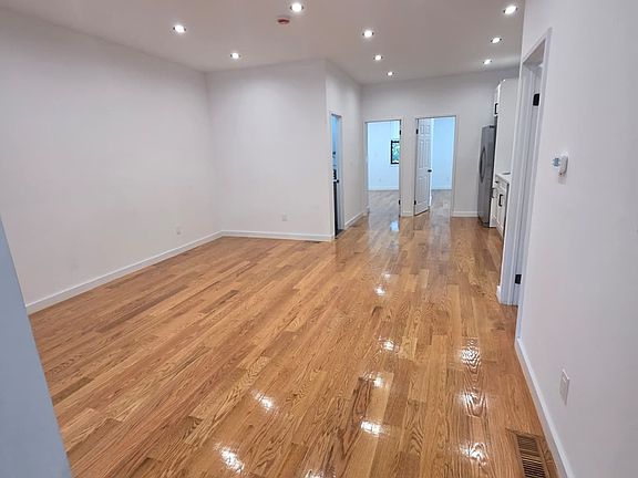 4th image of 390 Essex St Floor 1