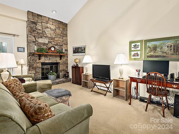2nd image of 209 Juniper Ln