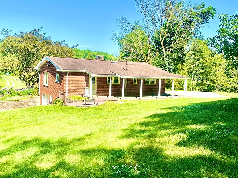 236 Benedick Rd — Photo 10