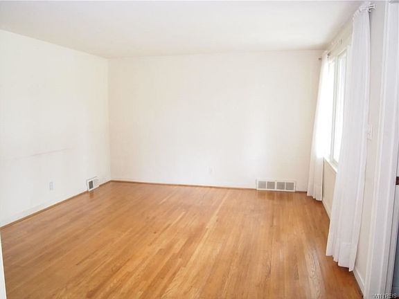 4th image of 1553 Colvin Blvd