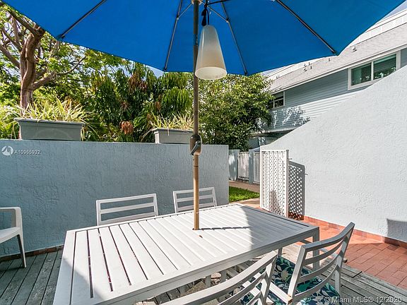 5th image of 798 Crandon Blvd APT 31C