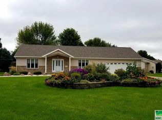 339 14th St SE, Sioux Center, IA 51250
