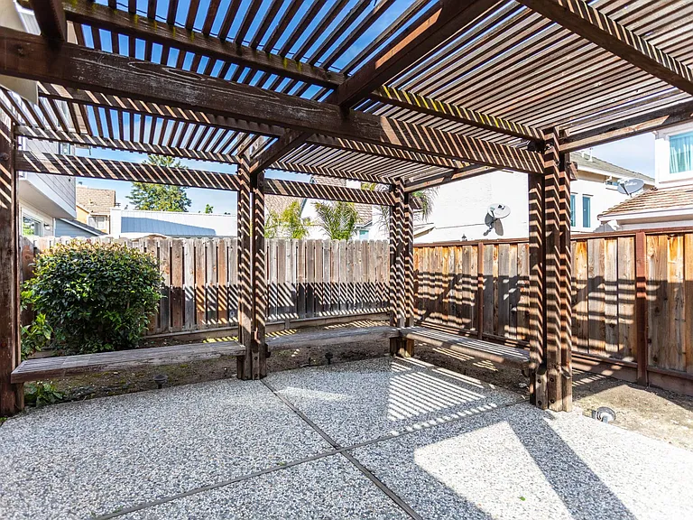 1040 Dellwood Ct — Photo 16
