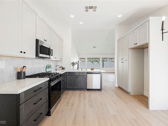 3rd image of 6236 Badgerglen Pl