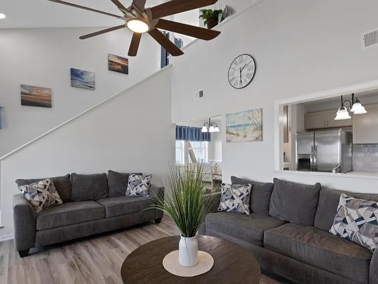 219 Seashore Dr #219 — Photo 4