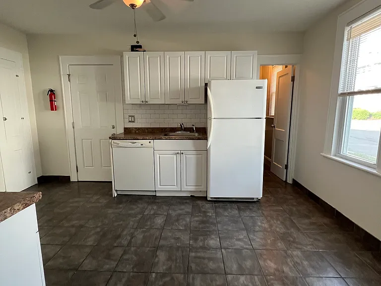 220 King St — Photo 12