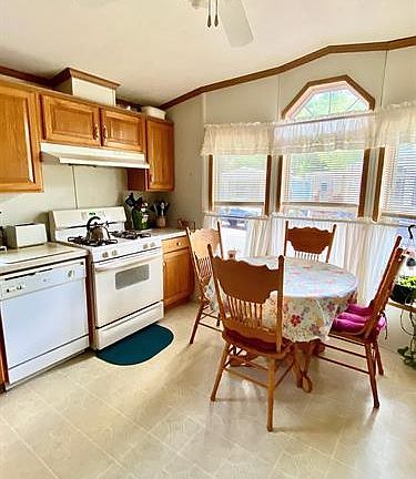 3rd image of 45 Randall St