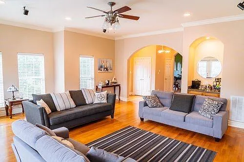3 bed, 2.5 bath, 2352 sqft, $2,595 — Photo 4